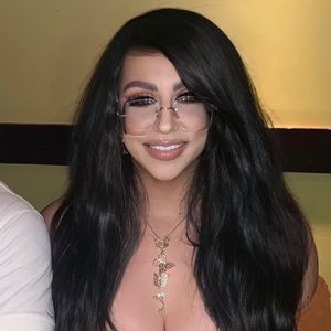 Meet your Posher, Vanessa